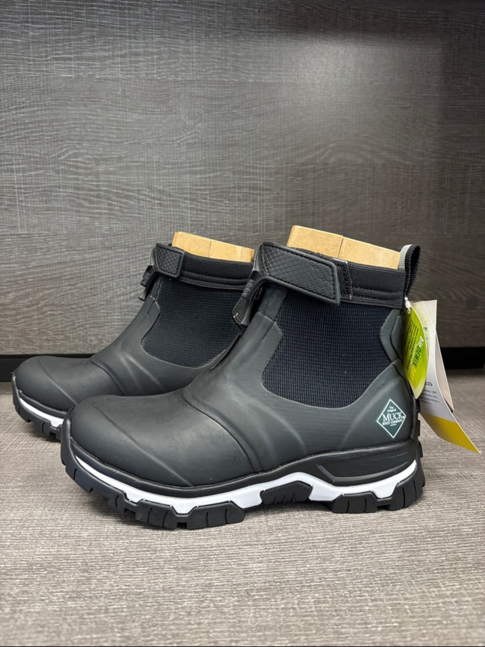 Women's Muck Apex Mid Zip Boot (Black) - Size 5